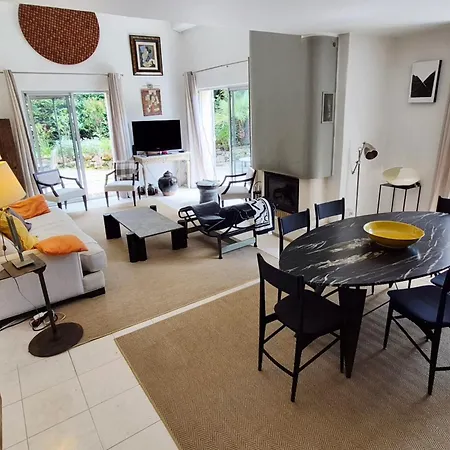 Maison Avec Jardin Terrasse Et Piscine Hébergement de vacances
