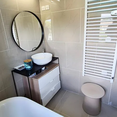 Maison Avec Jardin Terrasse Et Piscine Hébergement de vacances *