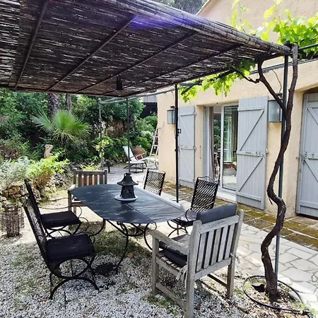 Maison Avec Jardin Terrasse Et Piscine Hébergement de vacances *